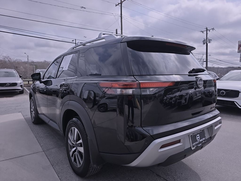 2023 Nissan Pathfinder SL