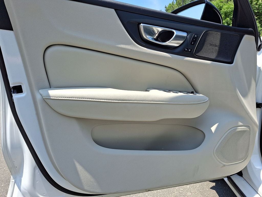 2025 Volvo S60 Plug-In Hybrid T8 Ultra