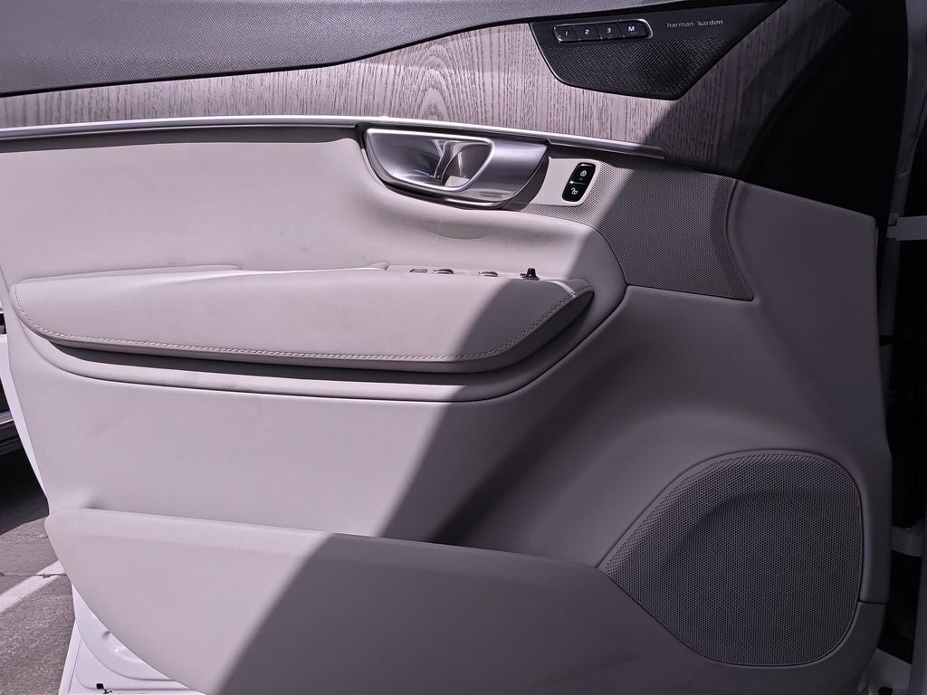 2023 Volvo XC90 B6 Plus 6-Seater