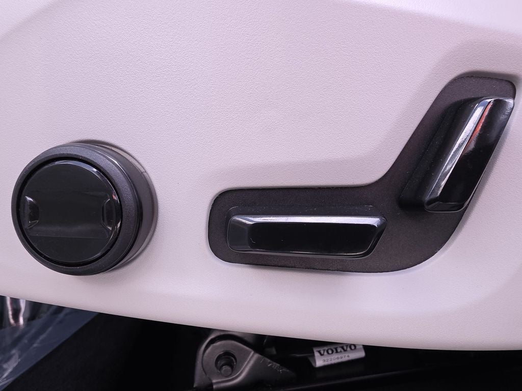 2023 Volvo XC90 B6 Plus 6-Seater