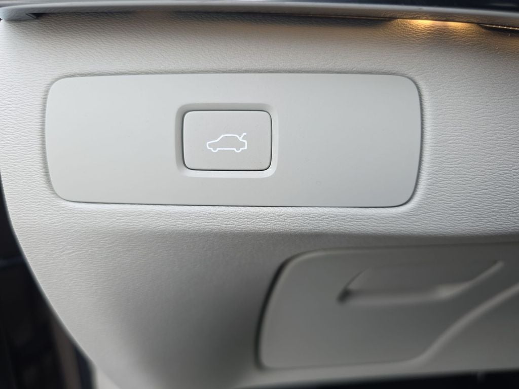 2023 Volvo XC90 B6 Plus 7-Seater