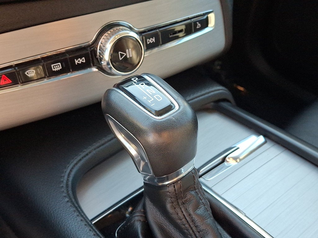 2021 Volvo XC90 T5 Momentum