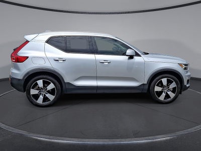 2019 Volvo XC40 Momentum