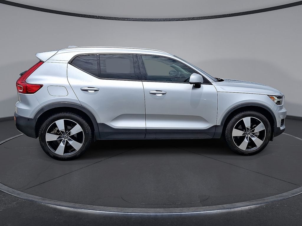 2019 Volvo XC40 Momentum