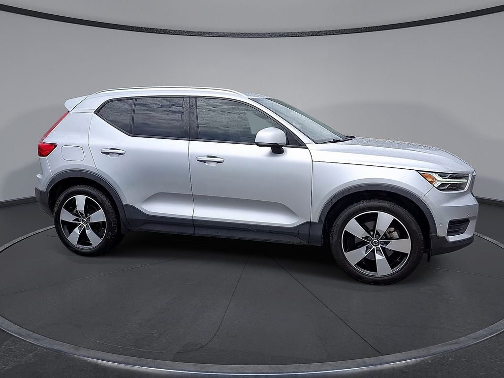 2019 Volvo XC40 Momentum