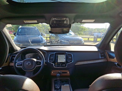 2021 Volvo XC90 T6 Momentum