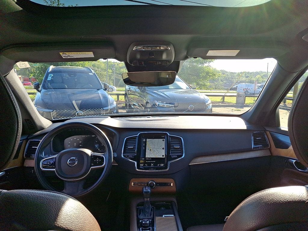 2021 Volvo XC90 T6 Momentum