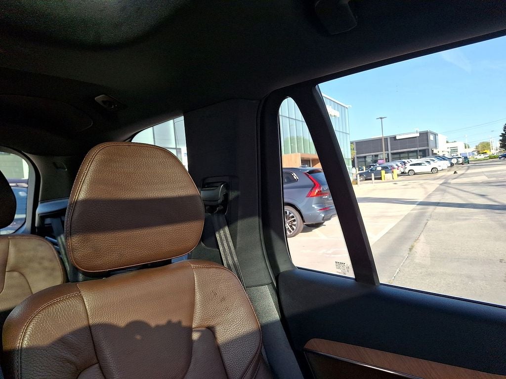 2021 Volvo XC90 T6 Momentum