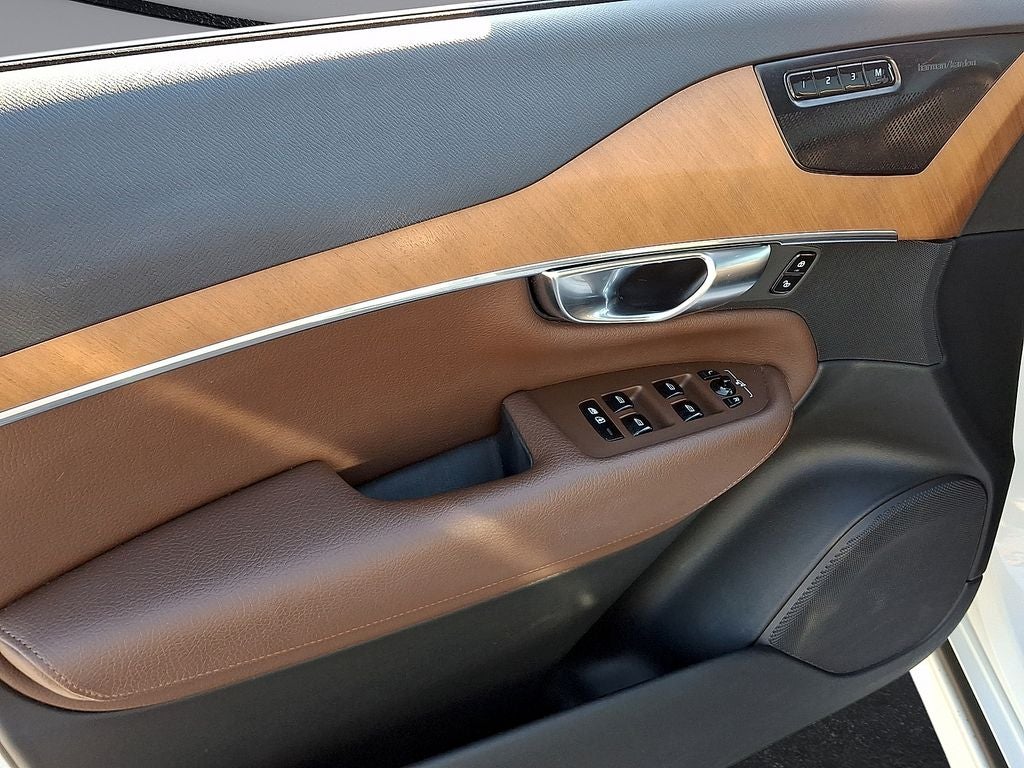 2021 Volvo XC90 T6 Momentum