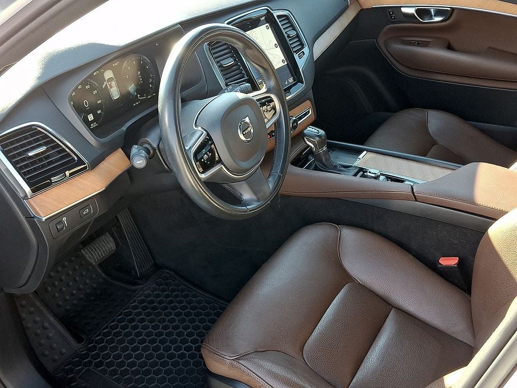 2021 Volvo XC90 T6 Momentum