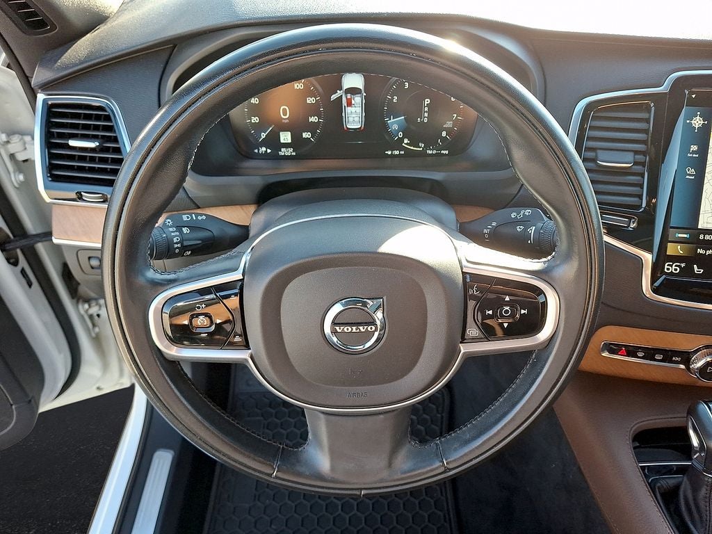 2021 Volvo XC90 T6 Momentum