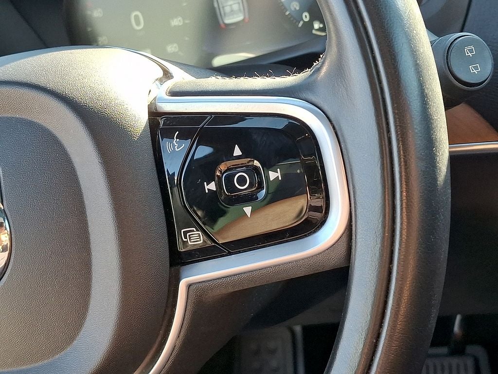 2021 Volvo XC90 T6 Momentum