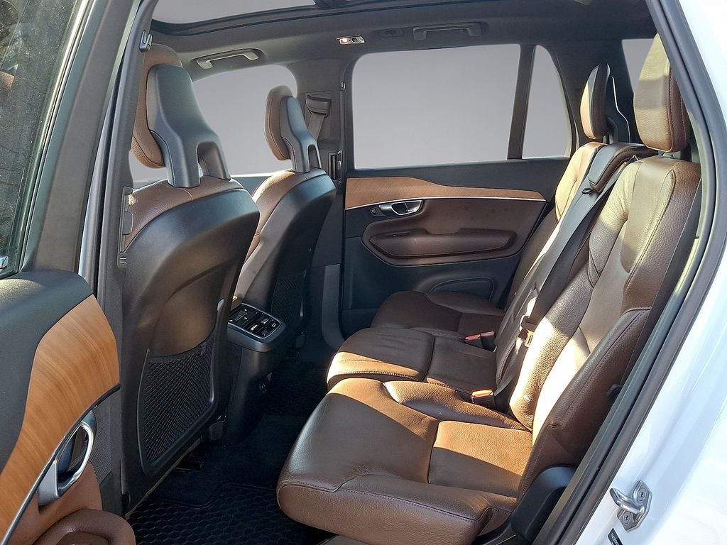 2021 Volvo XC90 T6 Momentum