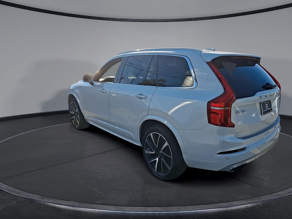 2021 Volvo XC90 T6 Momentum