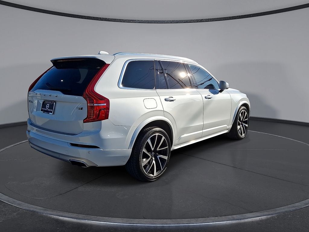2021 Volvo XC90 T6 Momentum
