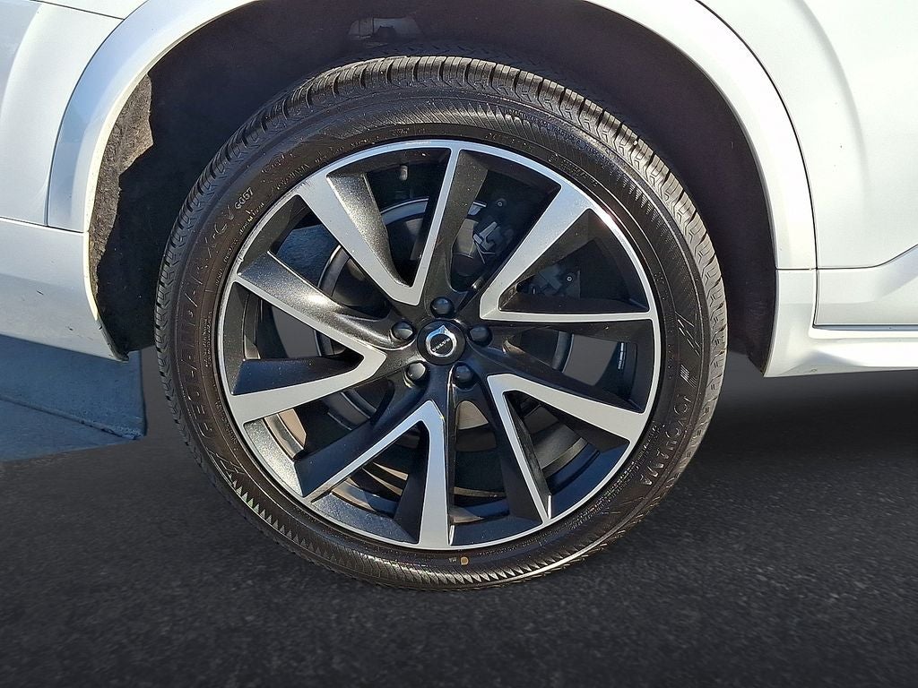 2021 Volvo XC90 T6 Momentum