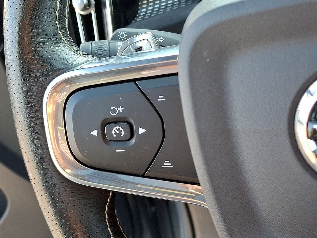 2020 Volvo XC40 R-Design