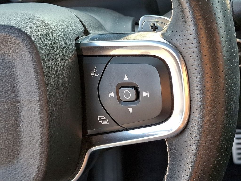 2020 Volvo XC40 R-Design