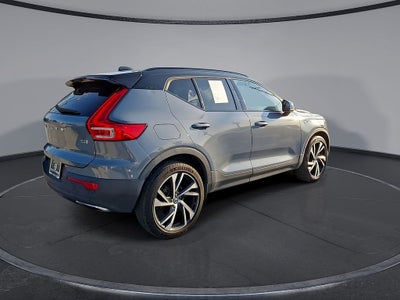 2020 Volvo XC40 R-Design