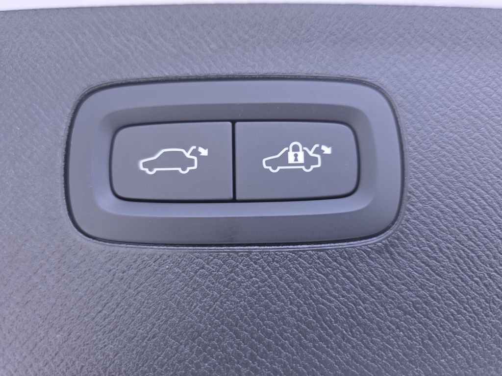 2023 Volvo XC90 Recharge Plug-In Hybrid T8 Plus Dark Theme 7 Passenger