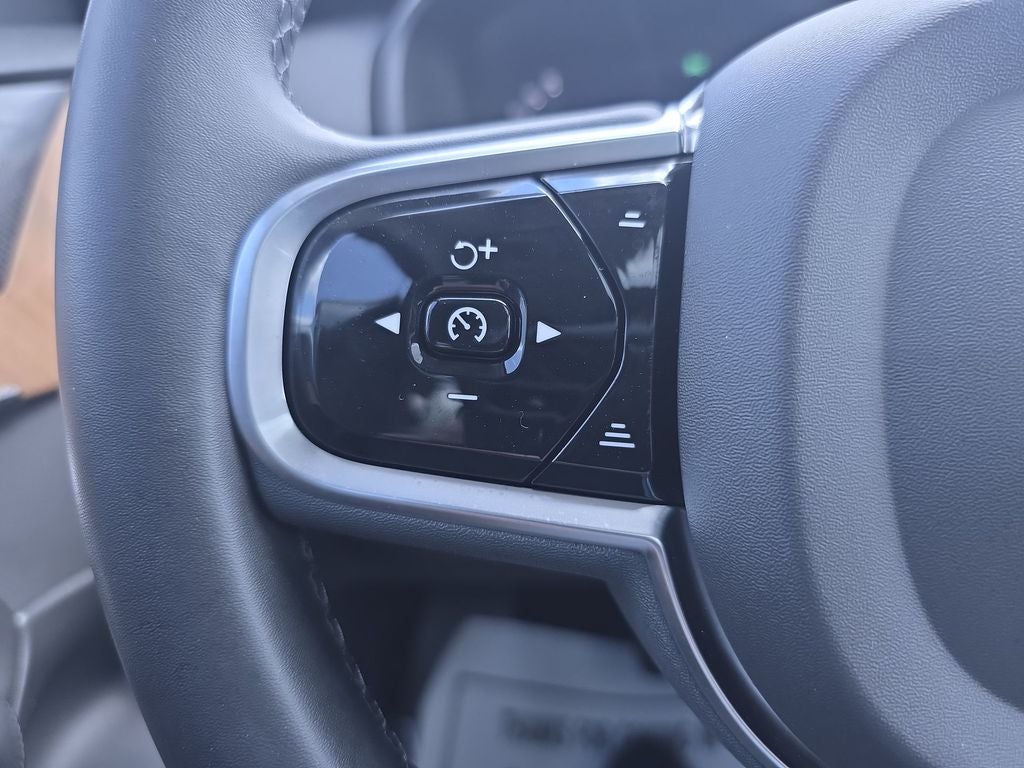 2023 Volvo XC90 Recharge Plug-In Hybrid T8 Plus Dark Theme 7 Passenger