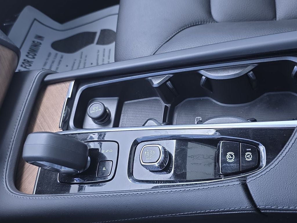 2023 Volvo XC90 Recharge Plug-In Hybrid T8 Plus Dark Theme 7 Passenger