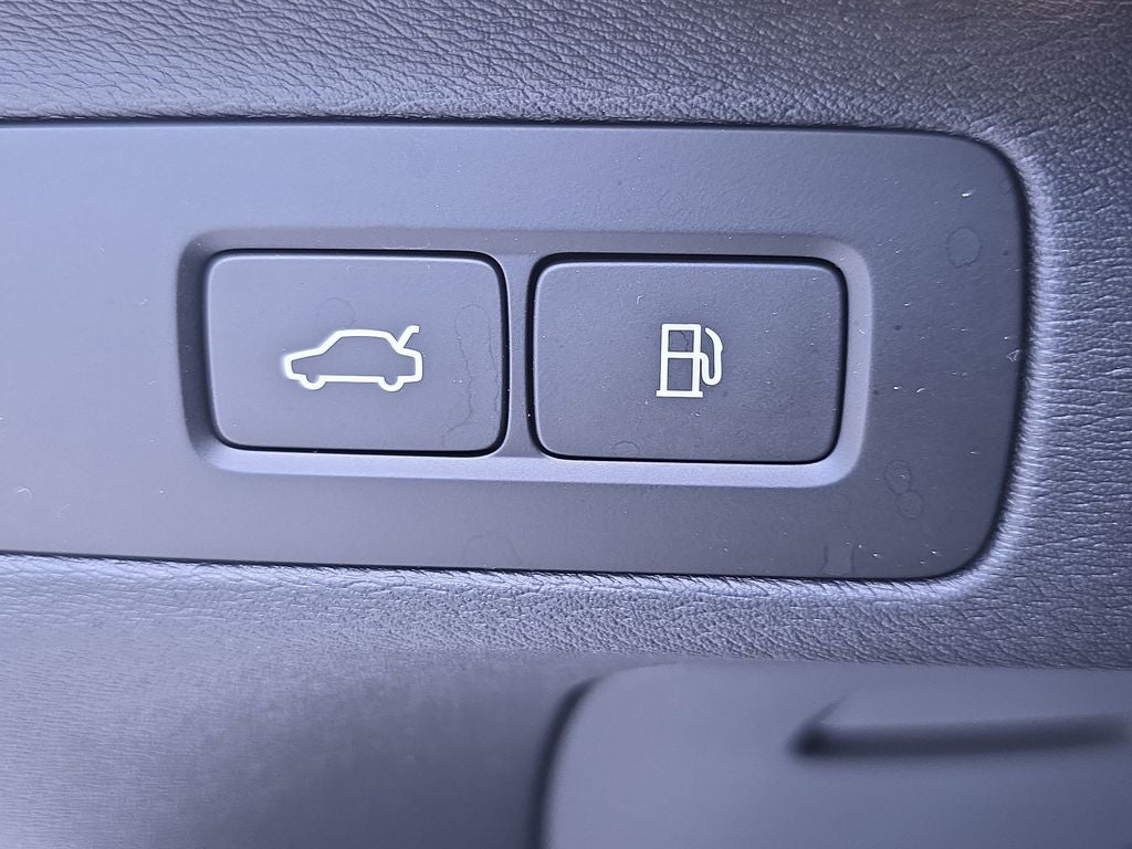 2023 Volvo XC90 Recharge Plug-In Hybrid T8 Plus Dark Theme 7 Passenger