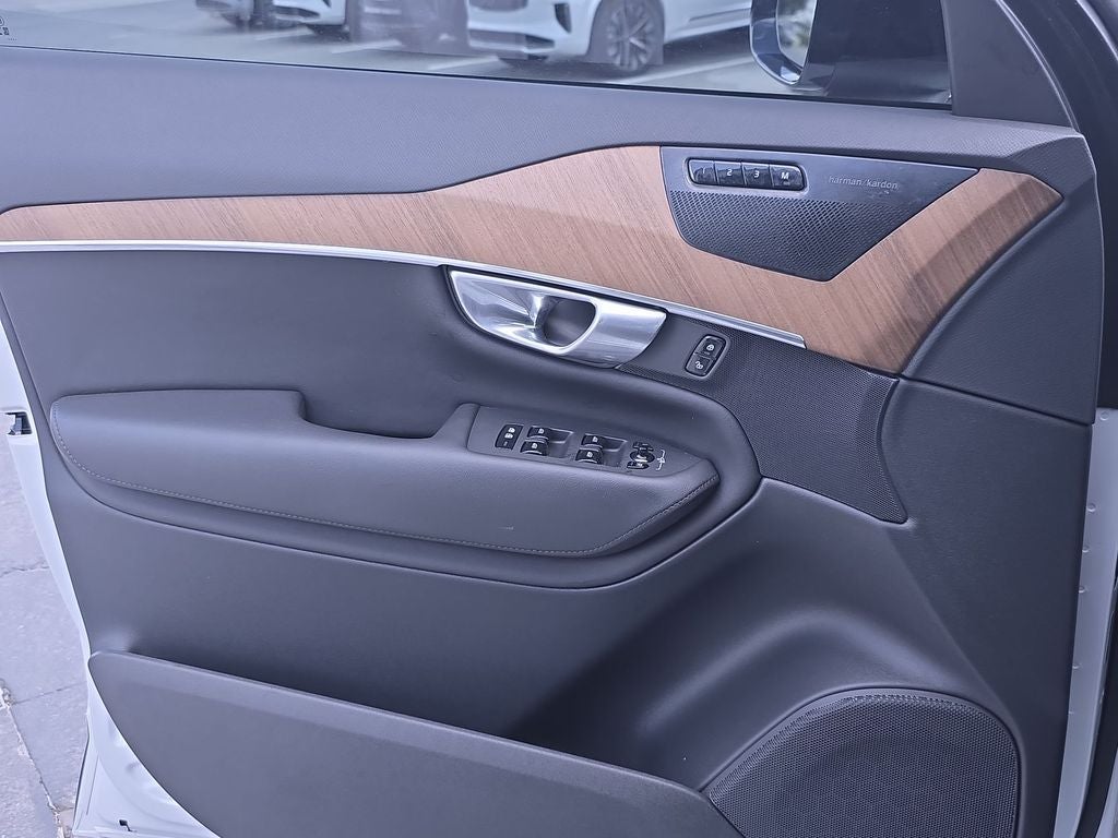 2023 Volvo XC90 Recharge Plug-In Hybrid T8 Plus Dark Theme 7 Passenger