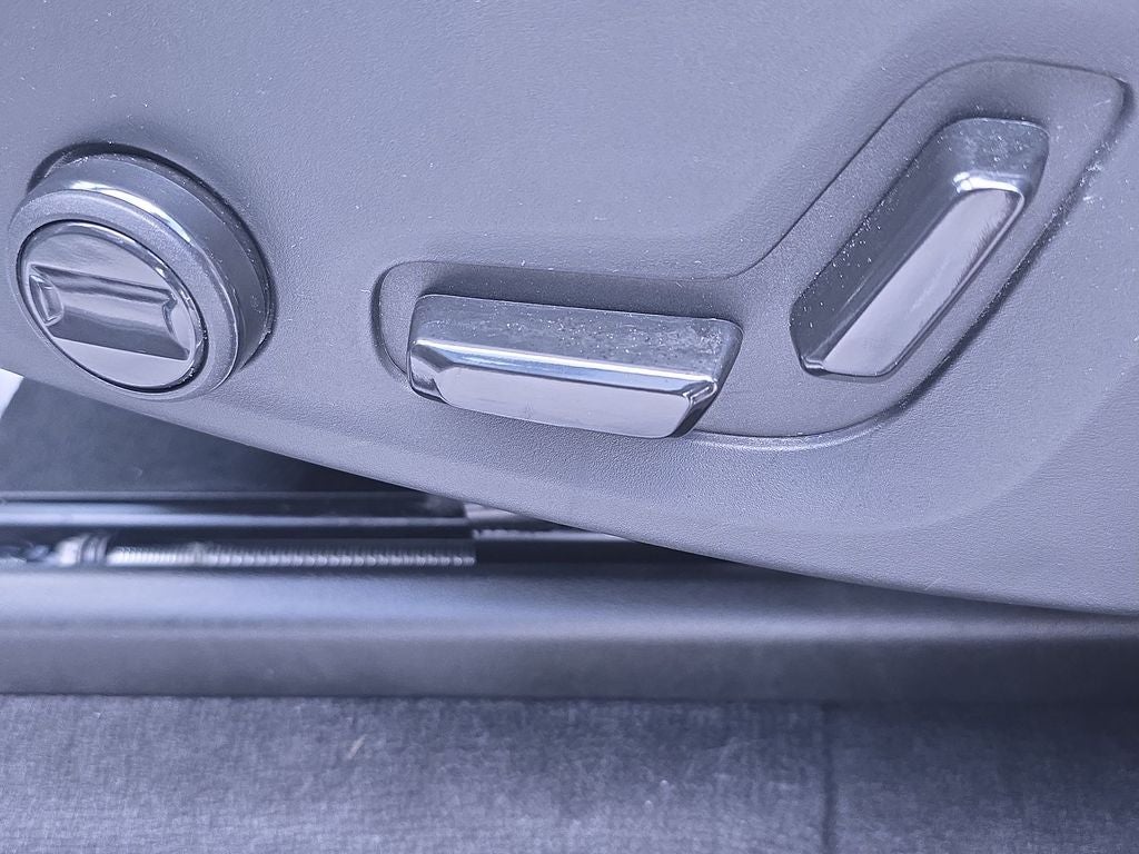 2023 Volvo XC90 Recharge Plug-In Hybrid T8 Plus Dark Theme 7 Passenger