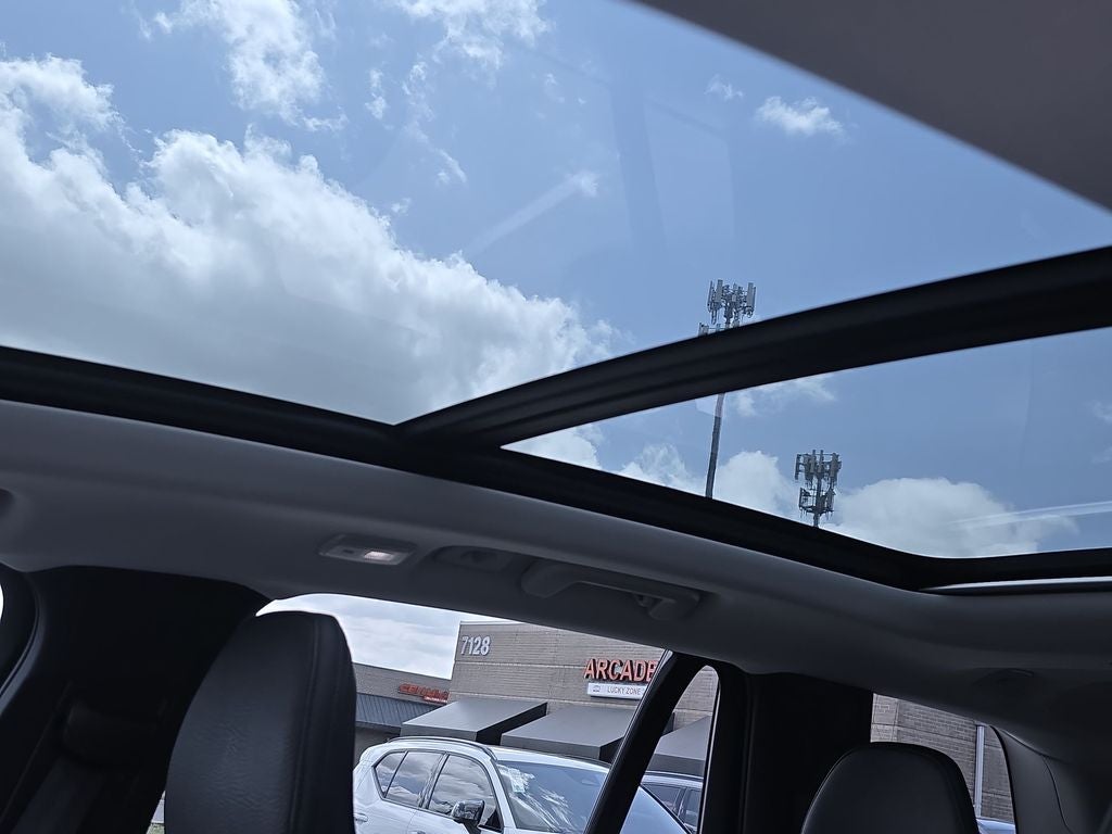 2023 Volvo XC90 Recharge Plug-In Hybrid T8 Plus Dark Theme 7 Passenger