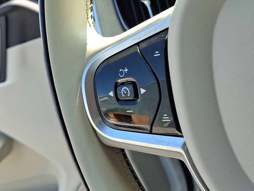 2023 Volvo XC60 Recharge Plug-In Hybrid Ultimate