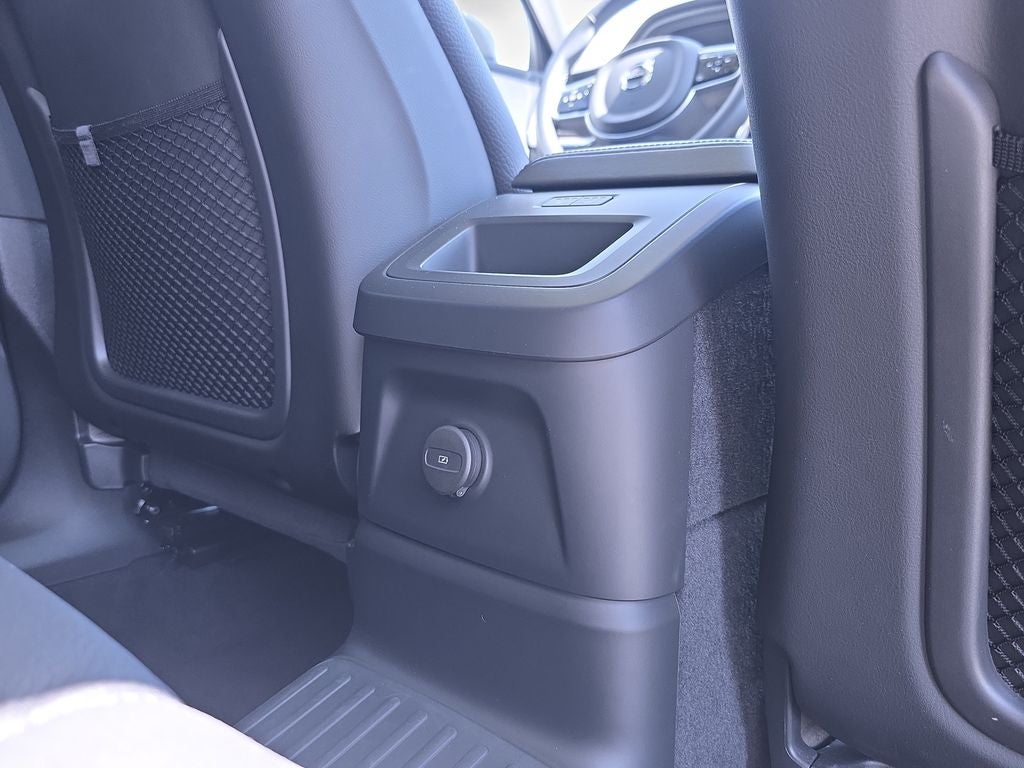 2023 Volvo XC60 Recharge Plug-In Hybrid T8 Plus Dark Theme