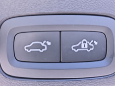 2023 Volvo XC60 Recharge Plug-In Hybrid T8 Plus Dark Theme