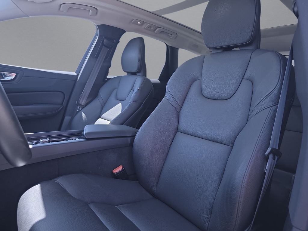 2023 Volvo XC60 Recharge Plug-In Hybrid T8 Plus Dark Theme