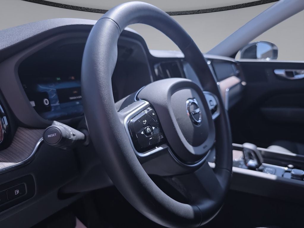 2023 Volvo XC60 Recharge Plug-In Hybrid T8 Plus Dark Theme