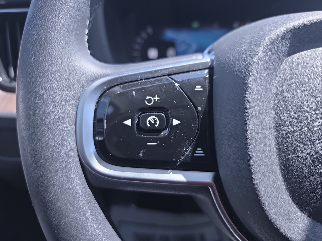 2023 Volvo XC60 Recharge Plug-In Hybrid T8 Plus Dark Theme