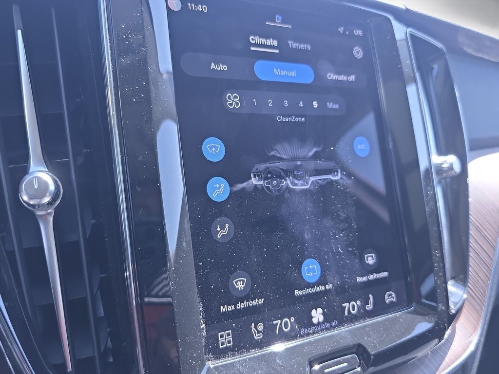 2023 Volvo XC60 Recharge Plug-In Hybrid T8 Plus Dark Theme