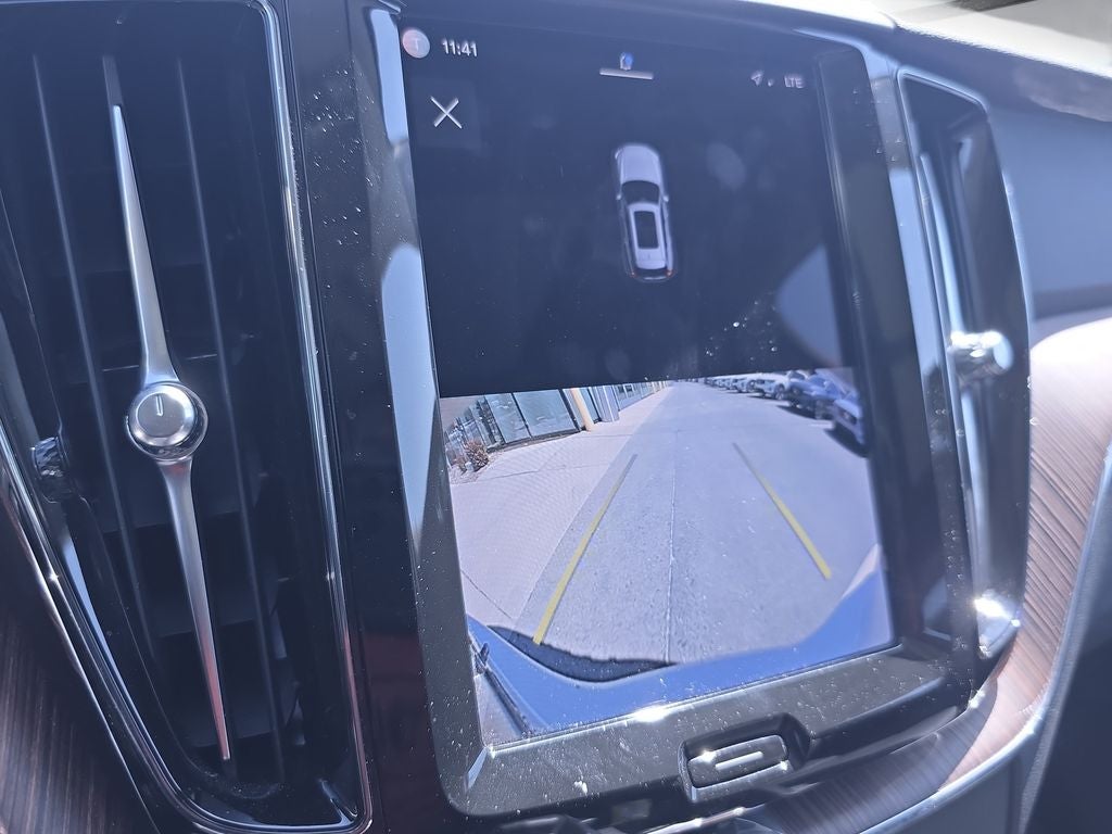 2023 Volvo XC60 Recharge Plug-In Hybrid T8 Plus Dark Theme