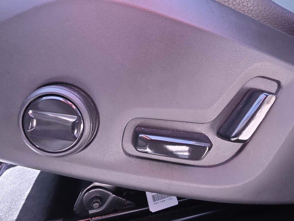 2023 Volvo XC60 Recharge Plug-In Hybrid T8 Plus Dark Theme