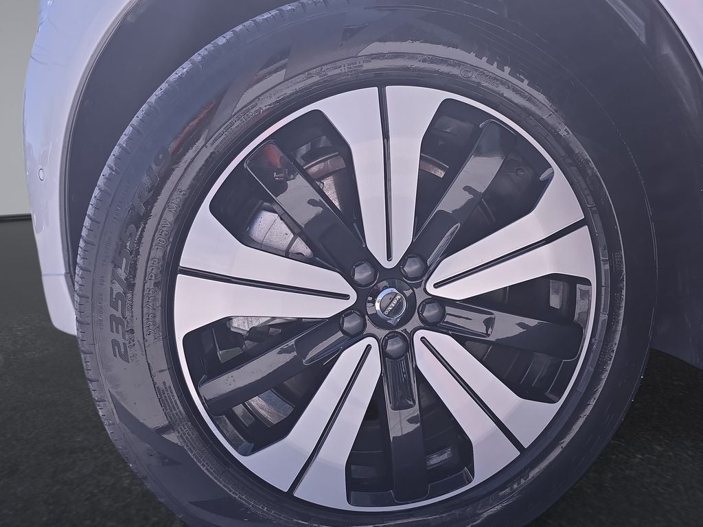 2023 Volvo XC60 Recharge Plug-In Hybrid T8 Plus Dark Theme