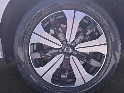 2023 Volvo XC60 Recharge Plug-In Hybrid T8 Plus Dark Theme