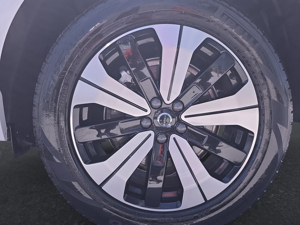 2023 Volvo XC60 Recharge Plug-In Hybrid T8 Plus Dark Theme