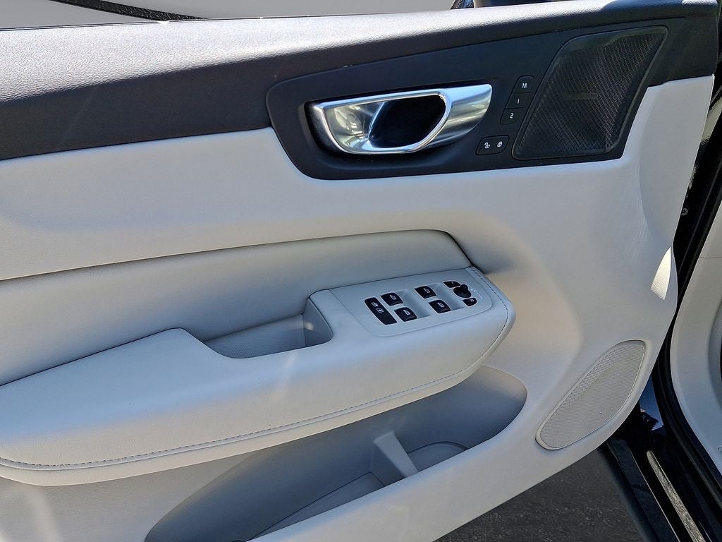 2023 Volvo XC60 Recharge Plug-In Hybrid Ultimate