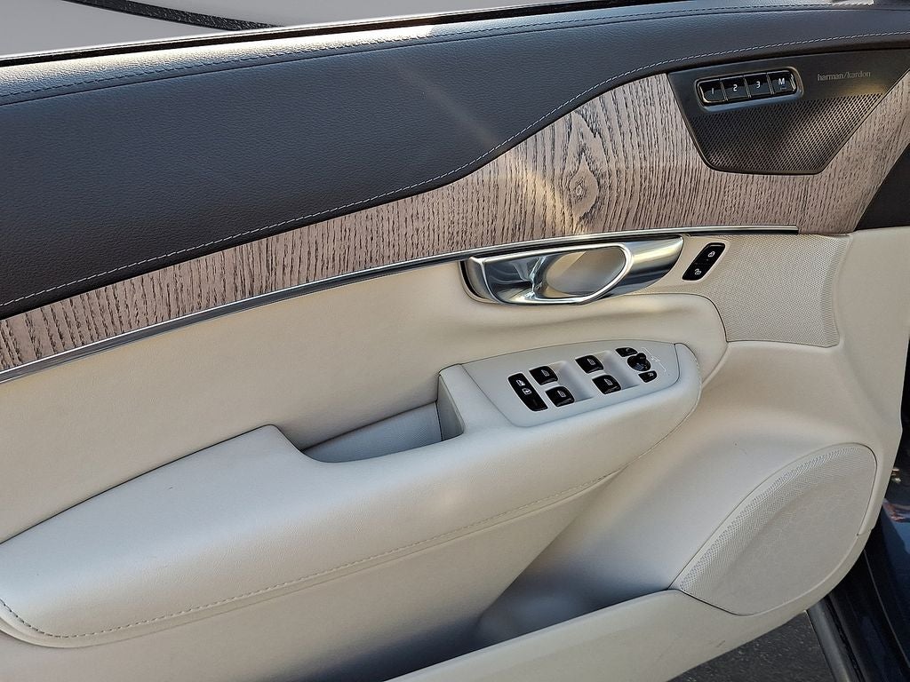 2024 Volvo XC90 Recharge Plug-In Hybrid Ultimate