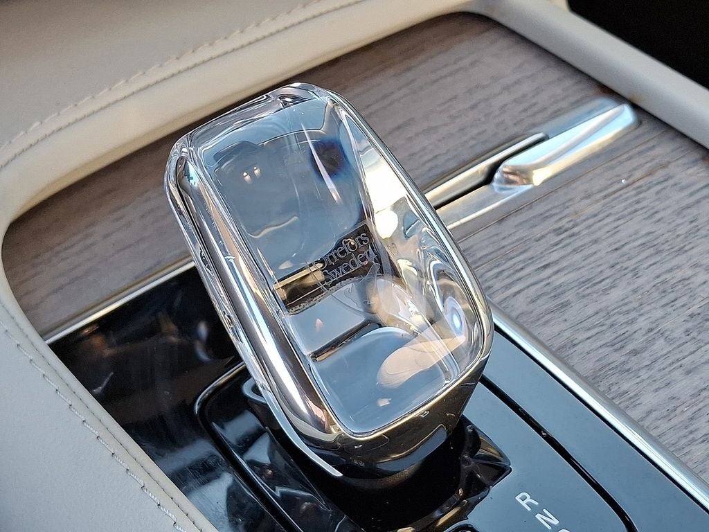 2024 Volvo XC90 Recharge Plug-In Hybrid Ultimate