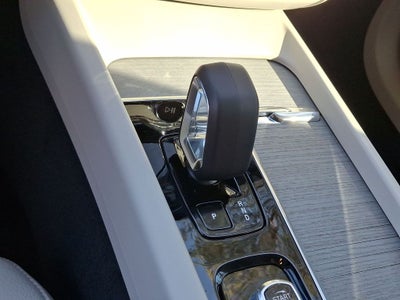 2025 Volvo XC60 Plug-In Hybrid T8 Plus