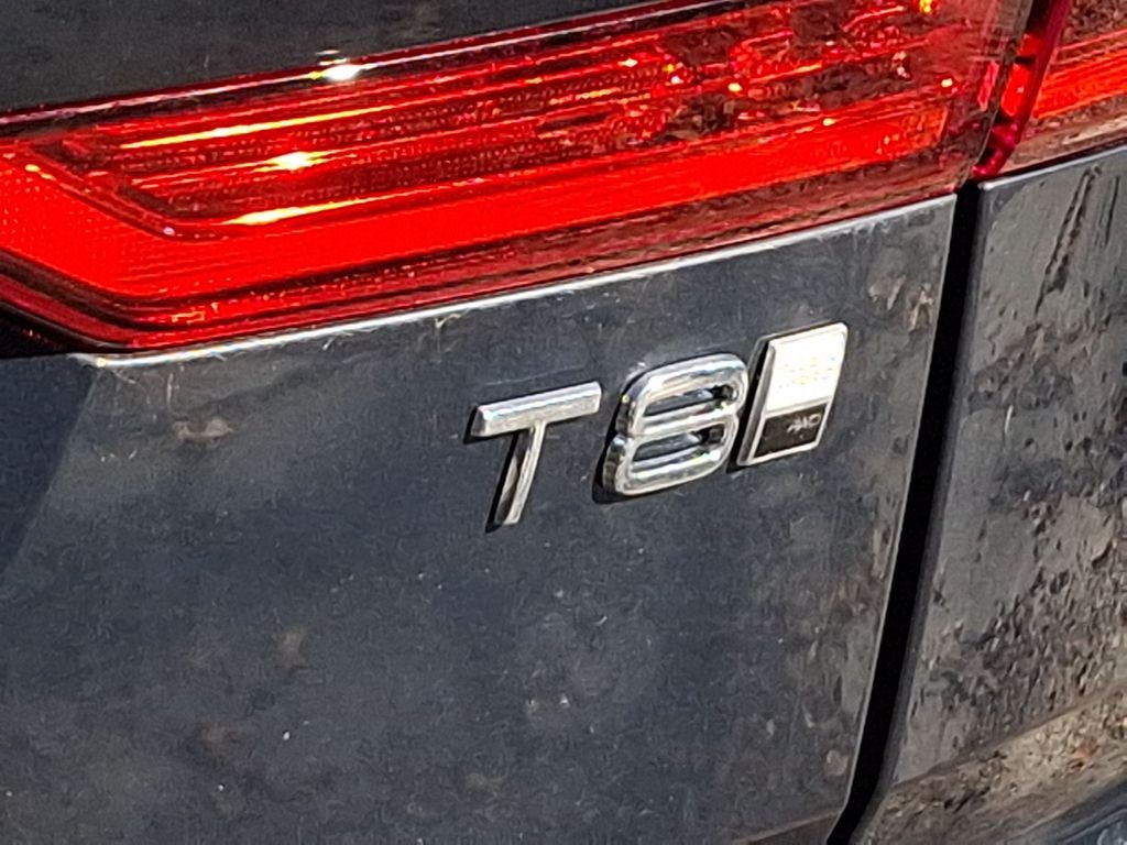 2025 Volvo XC60 Plug-In Hybrid T8 Plus