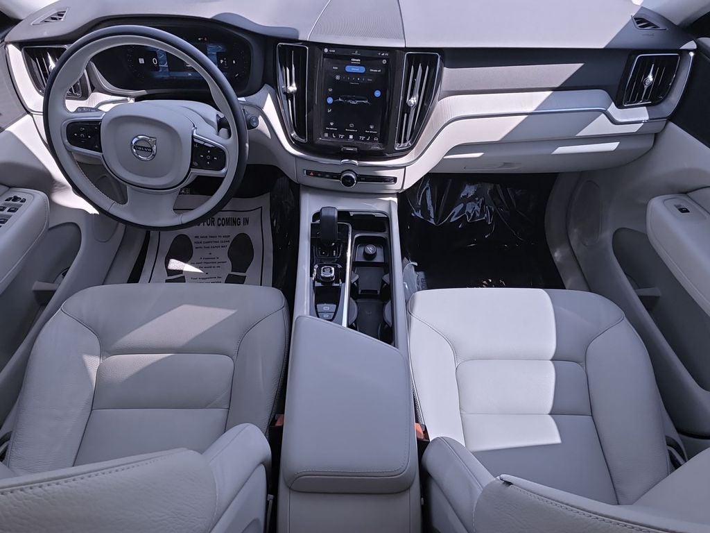 2023 Volvo XC60 B5 Plus Bright Theme