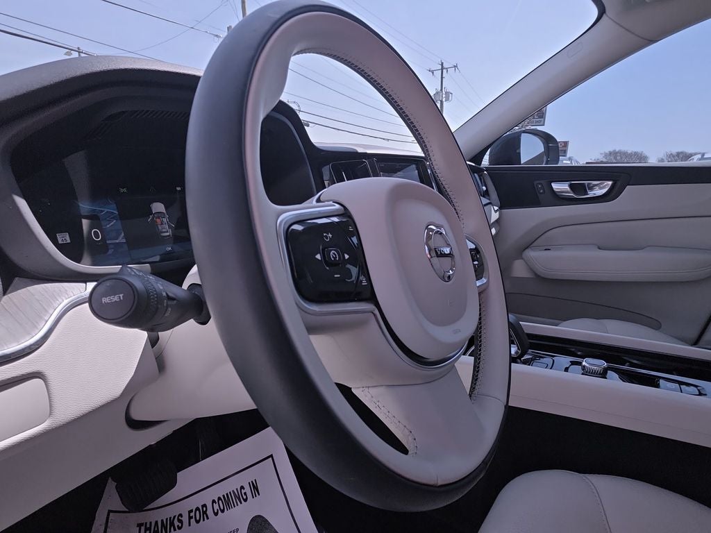 2023 Volvo XC60 B5 Plus Bright Theme