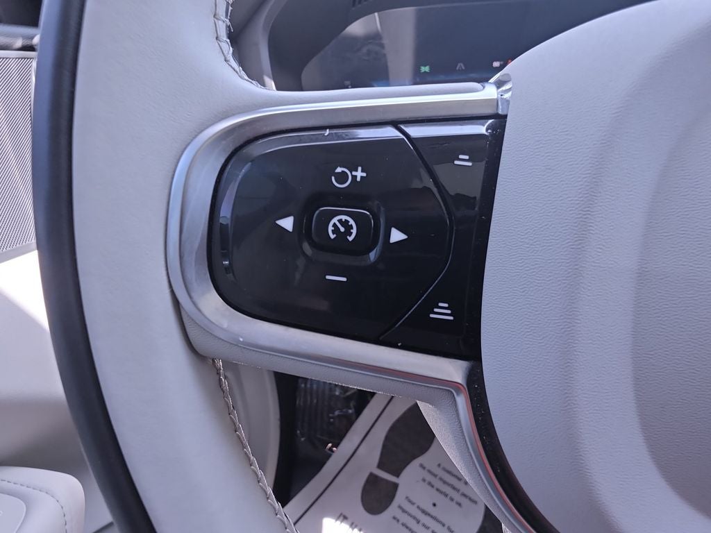 2023 Volvo XC60 B5 Plus Bright Theme